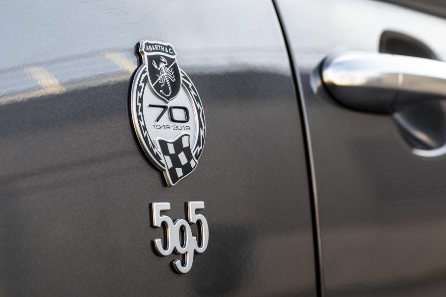 Детали экстерьера Abarth 595 Turismo 70esimo Anniversario (312) 2019 года  (фото 7 из 16)